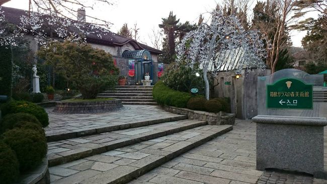 箱根関所見学の予定だったが、急遽変更。箱根ガラスの森美術館へ。