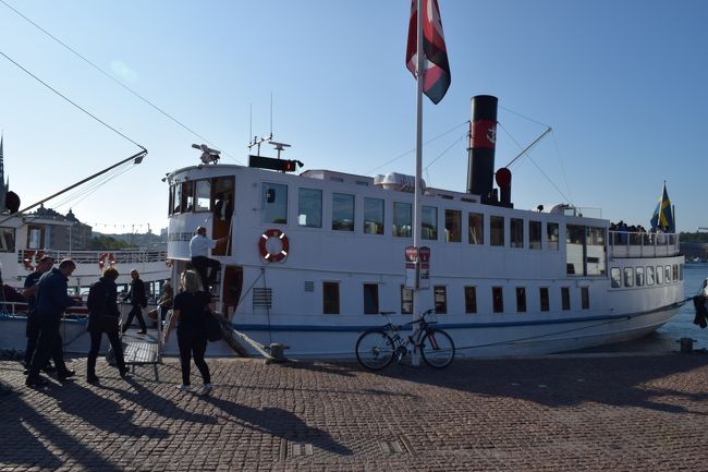 ホテルに戻って、シャワーを浴び、荷物をパッキングして、チェックアウトを済ませ、スーツケースはホテルに預けて出発です。<br /><br />今日もいいお天気、観光日和！<br />太陽がまぶしいぜ！