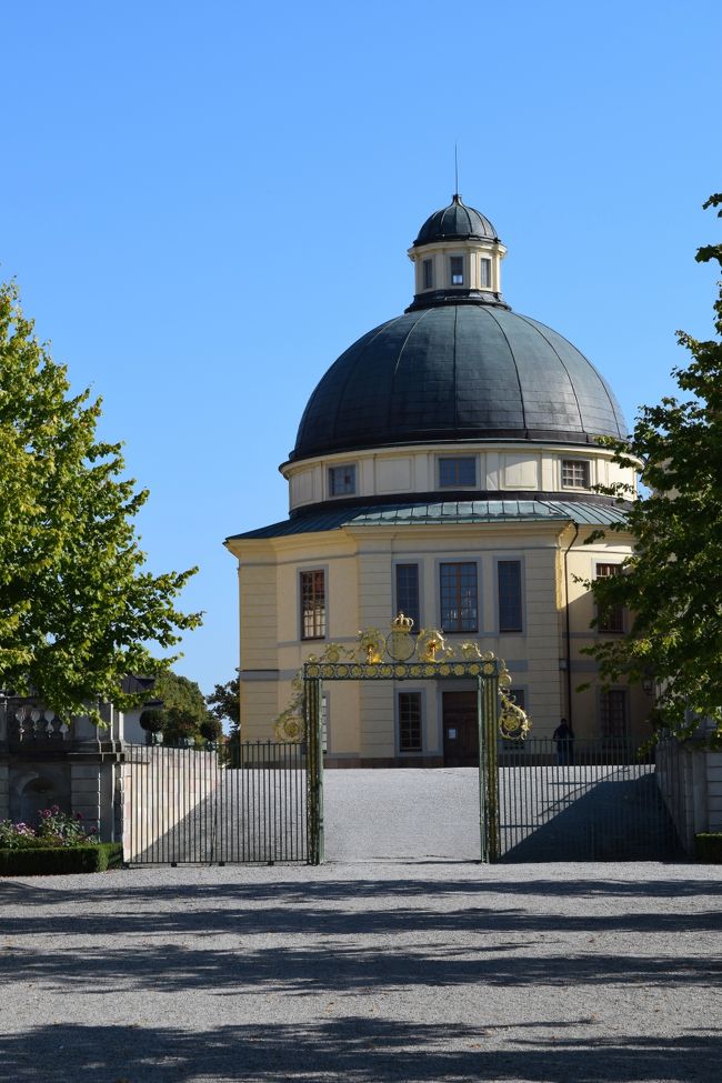 庭園側から宮殿を眺めたところ