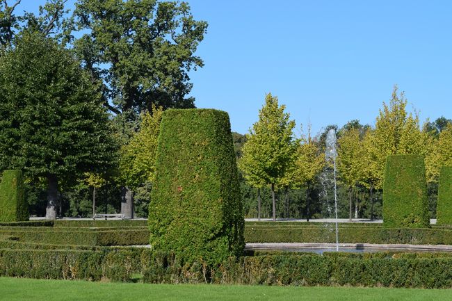 木々も手入れが行き届いています。<br /><br />一部紅葉？？みたいな色になっている木も見受けられます<br /><br />