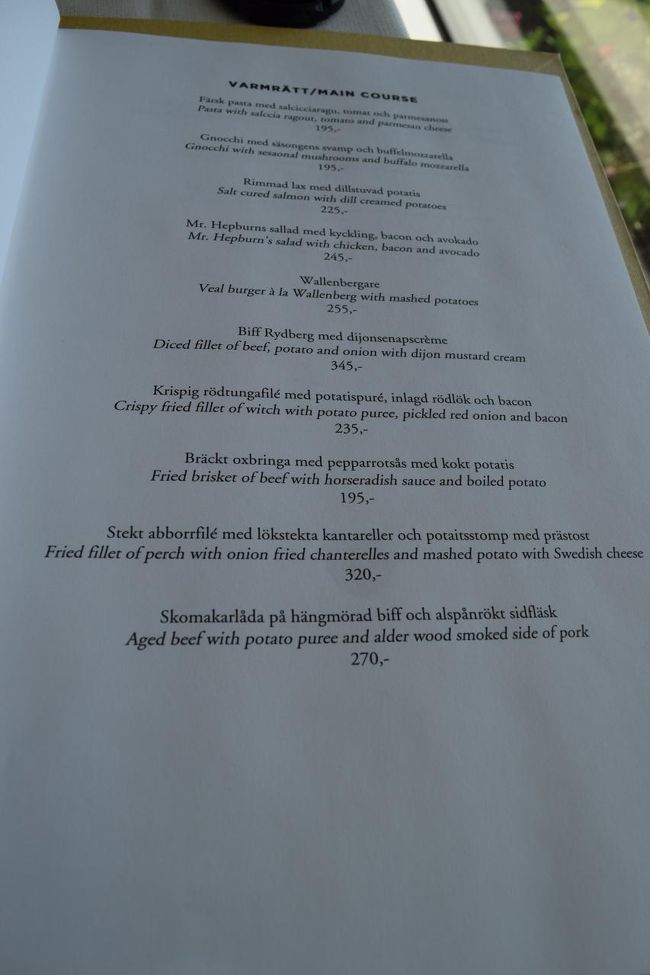 悩んだ挙句、チキンに。。。<br /><br />水の都に来て、チキンって。。。私ってf^_^;)<br />だって、チキン食べたかったから。。。