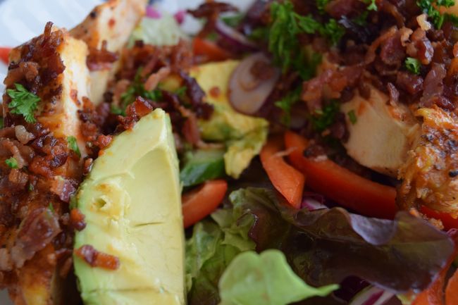 結構具沢山で、アボガドもゴロッと入っています。<br /><br />アボガド大好き〜