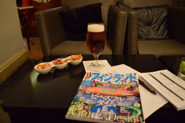 1Fにあるホテルのバーにやってきました。<br /><br />ここで明日の予定を決めます<br /><br />明日は、折角なので、エストニアに行ってみようと思っています。ヘルシンキ市内は最終日にしようかなあと思います。