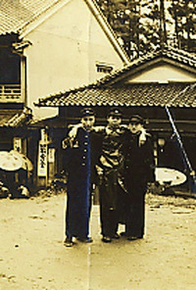 昭和２９年高校の修学旅行で<br /><br />　　　　雨に降られた若草山