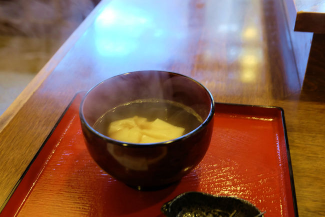 ぜんざい、、にします。<br /><br />　やわらかいお餅<br /><br />　　甘すぎない、、汁<br /><br />　　　暖かい。。この　湯気