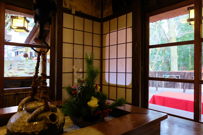 外国の方も４人で隅の方にお出でです。<br /><br />