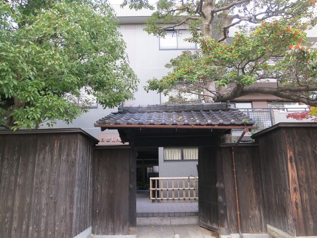 入り口だけ残してバックはマンション♪<br />素敵♪