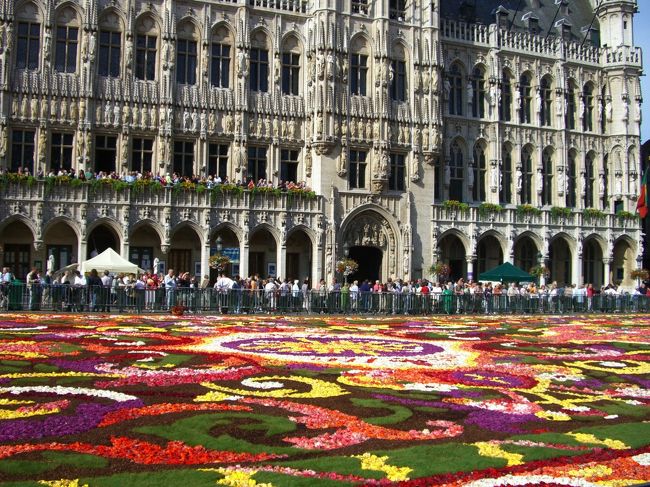 10AM頃です。市庁舎を見ています。
