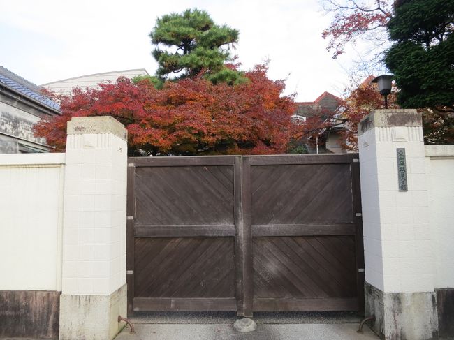 少し離れると立派な建物があるのに。<br />不思議なエリアでした。