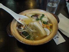 島原の郷土料理は「具雑煮」。
なかでも姫松屋という店が一番有名だ。
餅や野菜の味もさることながら、ダシのきいたスープが絶品。
