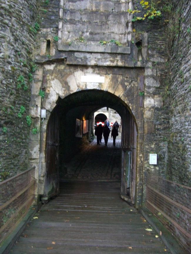 お城の入口(橋を渡ったところ）