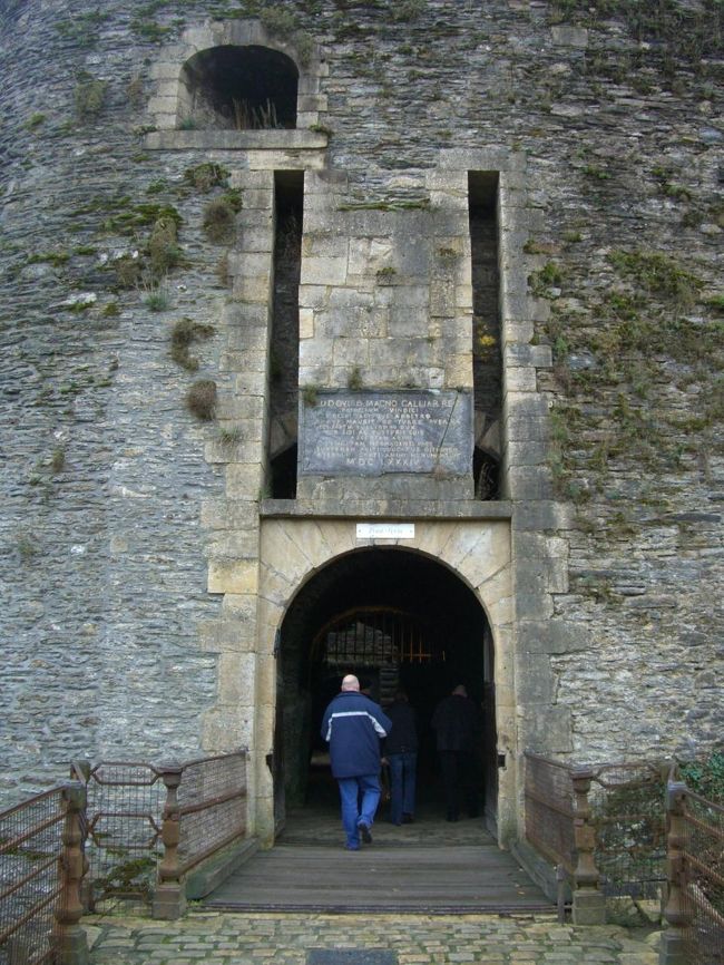 2回目のお城の入口（第二の橋を渡ったところ）。正面から攻め入るのは殆ど不可能では？