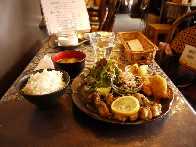 雰囲気の良い店内。<br />常連さんも来ていてマスターもお姉さんもやさしい＾＾<br />私はハーブチキンのグリルランチ￥900をオーダー