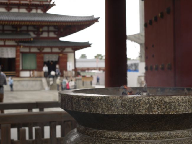 お線香の煙<br /><br />この匂いをかぐとお寺に来たなぁ〜と思う。