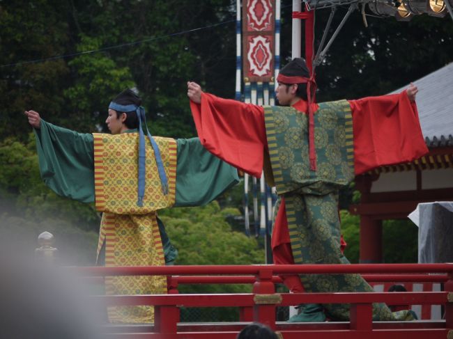 お兄さんたちの舞踊あり、、、