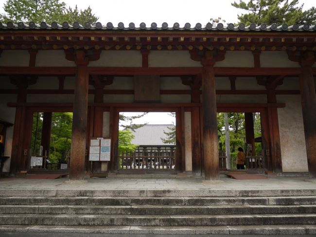 お次は唐招提寺へ=３<br /><br />薬師寺とはまた違った雰囲気。<br />もっと落ち着いた、ドーンとした門構え。