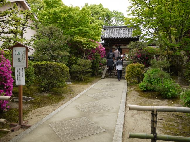 講堂の裏手へ回ってみると・・・<br /><br />あ、ここも見学できるっぽい。<br />左手の看板に注目！