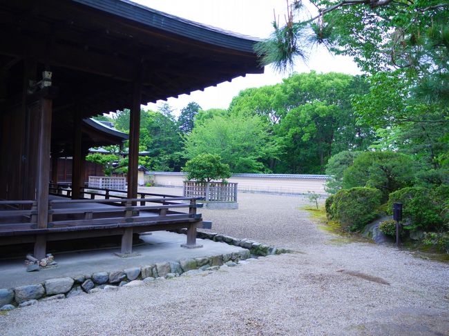 もっと見ていたい気もしたけど先へ進みましょうか。<br /><br />ちなみに「けいか」のあるのは中講堂のところ。<br />写真はその近くの御影堂。