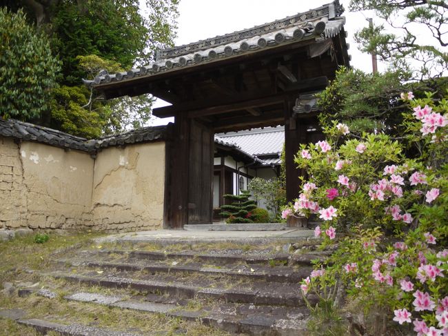 １時間以上見学してた；<br />さてこのあとどうしよう。１６時過ぎだし、まだ帰りたくない。<br />とりあえず近くの唐招提寺の奥の院まできてみた。↑