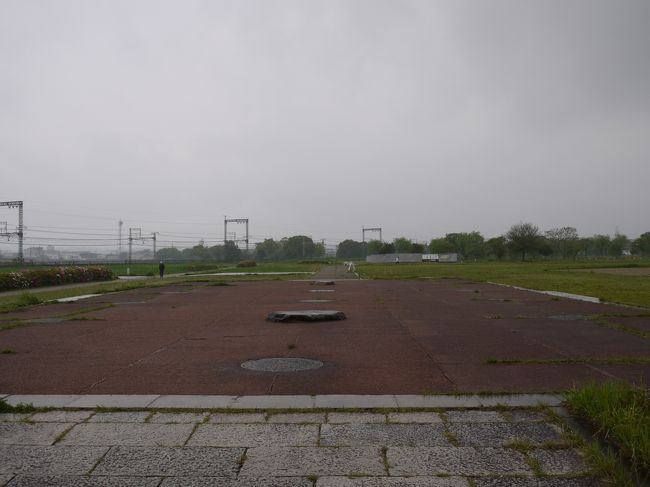 時々現れる遺跡。<br />ここも大きな建物があったみたいね。