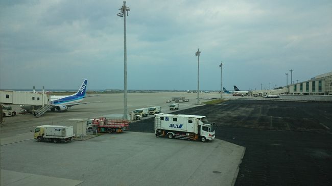 那覇空港に到着です。<br />到着アナウンスで、<br /><br />「明日より、新制服に変わります。<br />　制服は変わっても、皆様を思う気持ちは変わりません！」<br /><br />・・・Excellent!!<br />