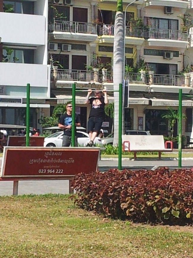 プノンペンの川沿いのアパートです｡