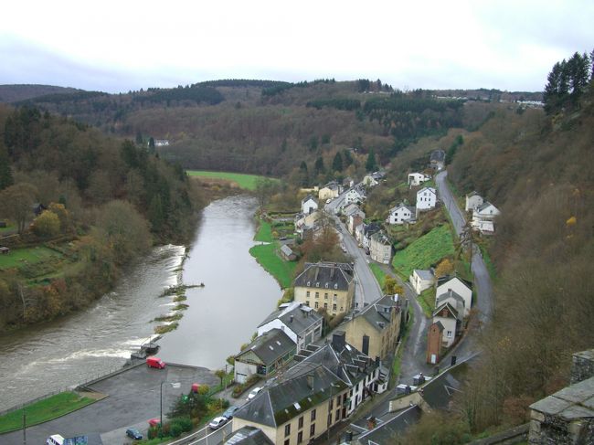 ブイヨンの小さな町が見えます。