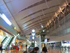 今回も朝早くからの出発です

プレミアムクラスの座席をゲットするために

早朝から来てます。