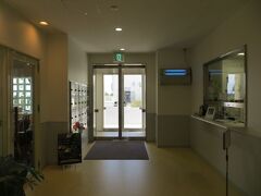 石垣島に着いて最初に行く場所は平久保崎に

行こうと決めていたのでお弁当をオオゴマダラの

飼育室の奥にある扉を開けて左側にあるお店で

お弁当購入します。