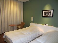 へとへとになってホテルに到着です。

今回のホテルは「ホテルグランビュー」730交差点の

斜め向かい側のホテルです。

部屋は結構広くてきれいです。

キャリーを乗せて開ける場所はありません。