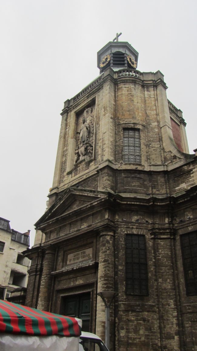 空港から電車に乗ってブリュッセル北駅に到着。<br />歩いてバックパッカーへ荷物を置き、同じ部屋だったメキシコ人のフェリペ君と散歩