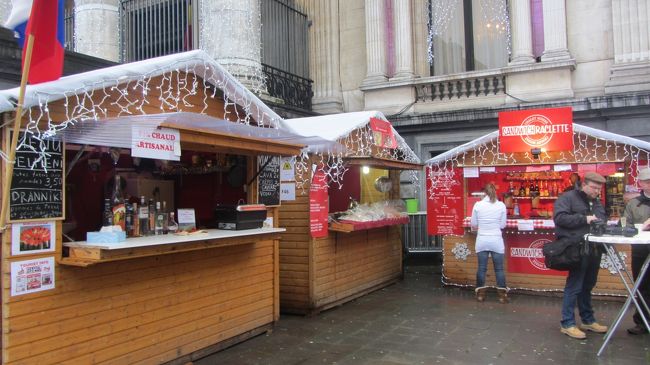 クリスマス前だったので小さいけどマーケットが