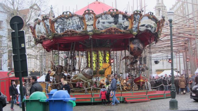 小さな遊園地も発見！　移動式？<br />少しぼろいのが味が出てとてもいい