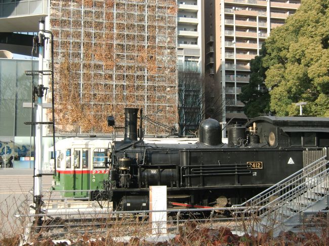外に電車も展示