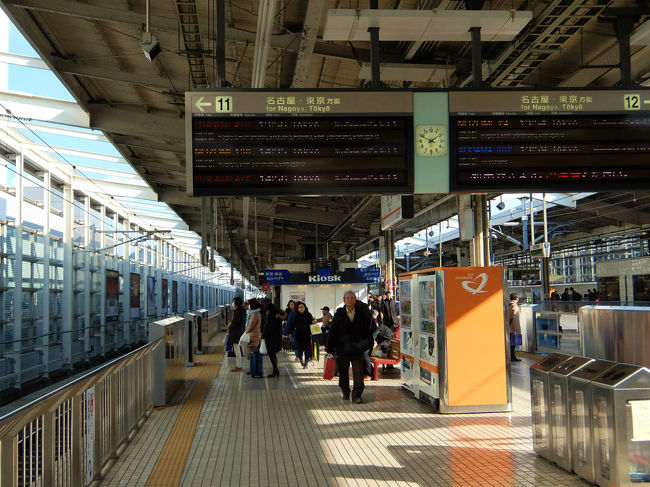 列車を待つ、、