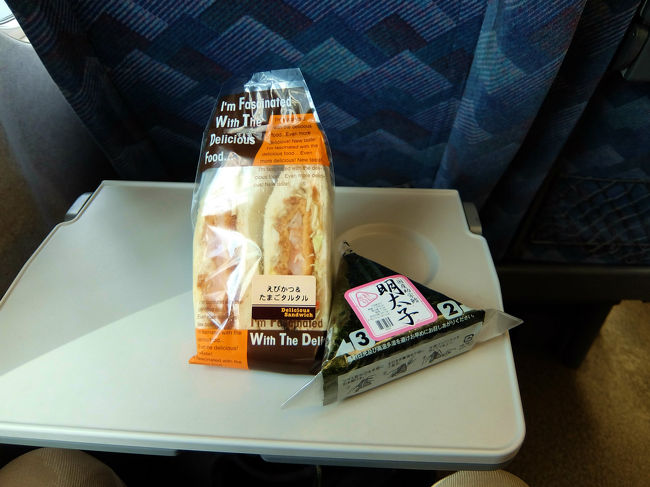 サンドイッチとお握り<br /><br />　美味しいけど、、何か足りない、、