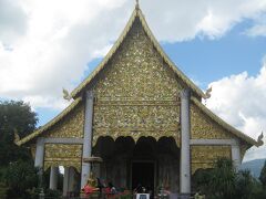 チェンマイの城壁内はお寺の街！？
歩くたびに大小様々なお寺があって面白い。