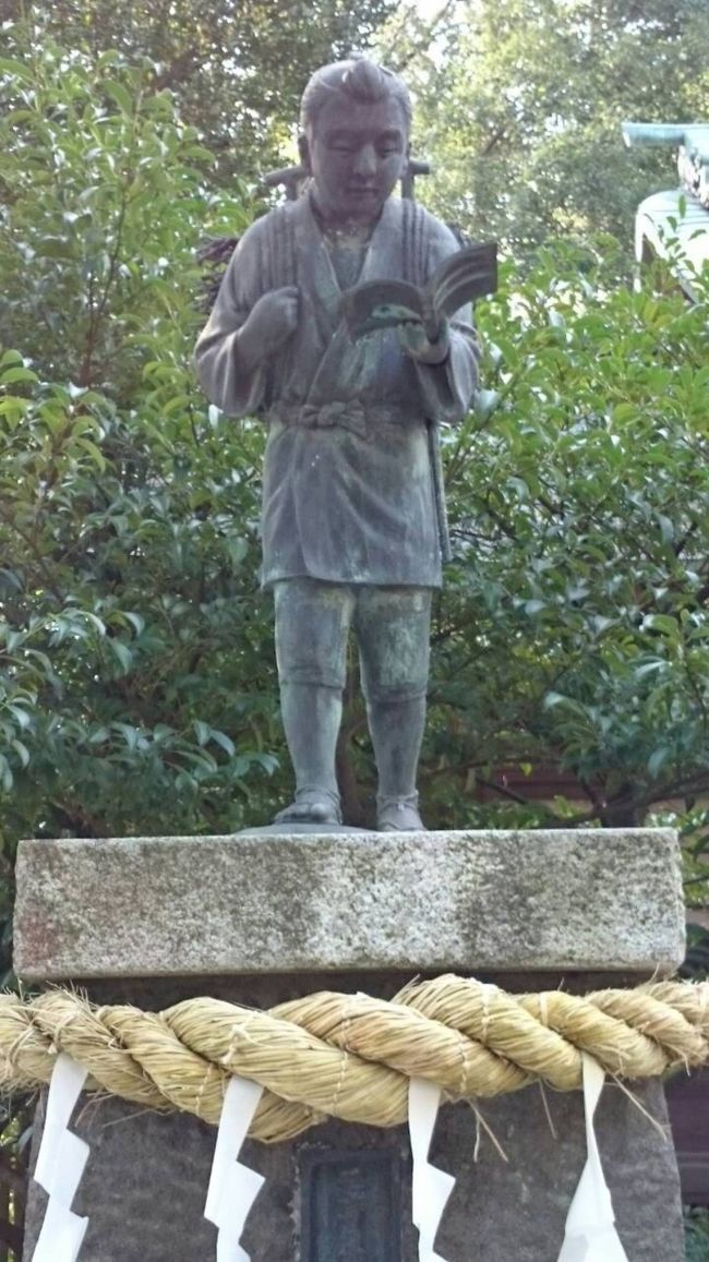 こちらにも、二宮金次郎の像