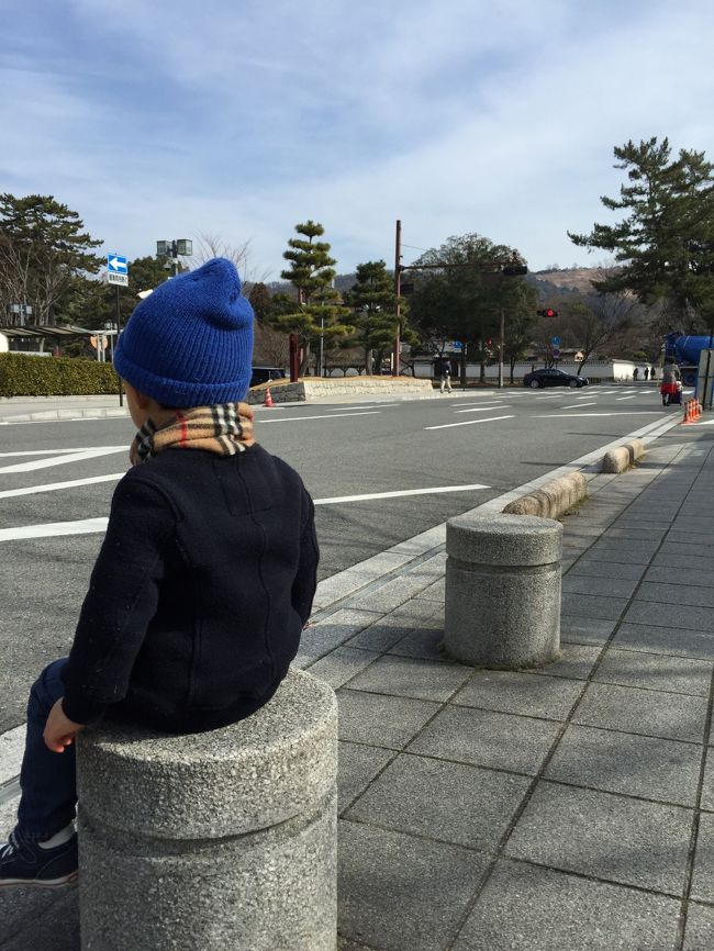 県庁近くの駐車場に止めて、さぁいこか。<br />