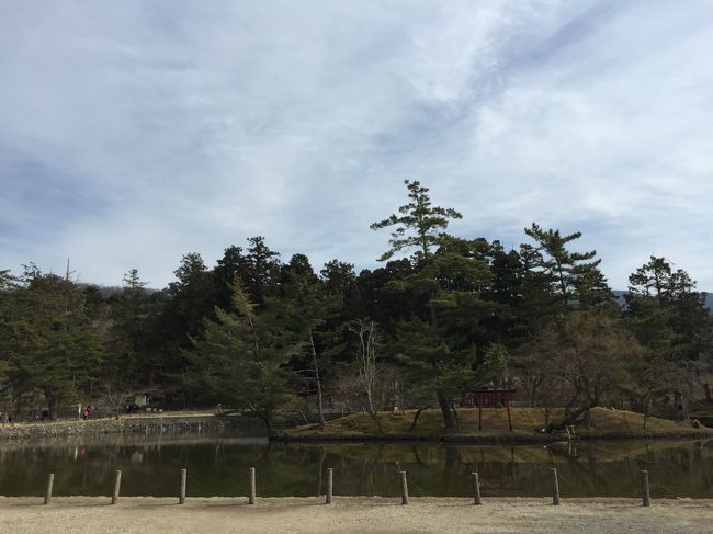 門を抜けててくてく歩いて・・