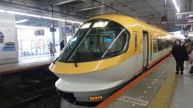 平城京の最寄り駅は近鉄大和西大寺駅で、ちょうど特急の伊勢志摩ライナーが止まっていました。