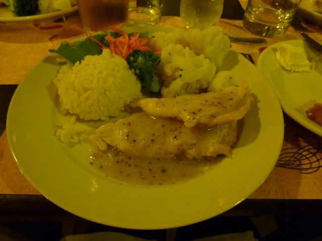 肉のクリーム煮です。味はまあまあおいしいです。