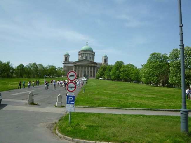 同じくドナウベント地方の古都エステルゴムへ。ハンガリー・カトリック総本山の大聖堂に立ち寄ります。