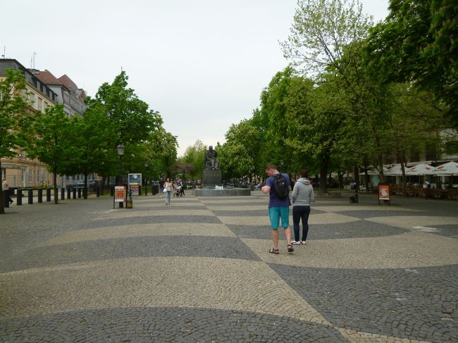 旧市街の外側は整った石畳。<br />お散歩にはもってこい！