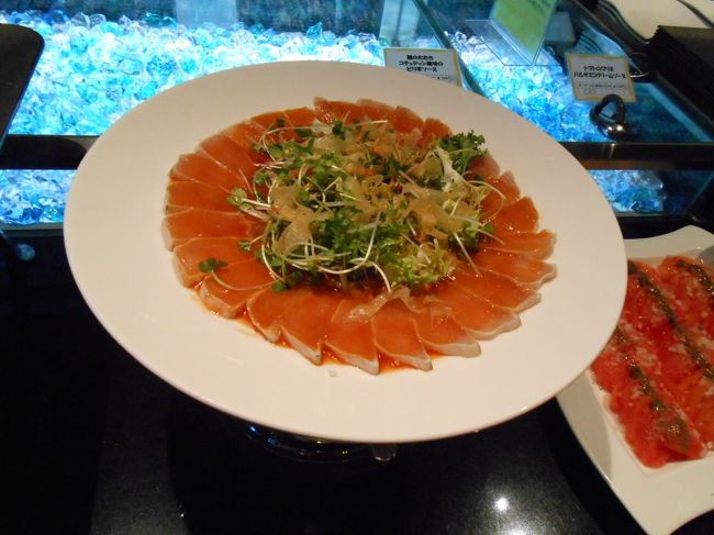 ワンタンの皮の揚げたのが乗ってぴりりと辛い中華風（韓国風？）