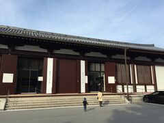 国宝館。

ぼちぼち息子はおねむの時間。限界近し。

