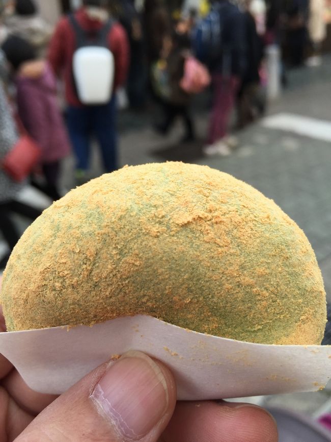 つきたてのモチふわふわ。<br /><br />美味い。しいて言うならあんこももう少し温かかったらな〜<br /><br />