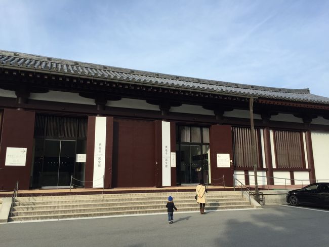 国宝館。<br /><br />ぼちぼち息子はおねむの時間。限界近し。<br /><br />