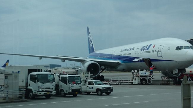 搭乗口が変わってバス移動です。。。