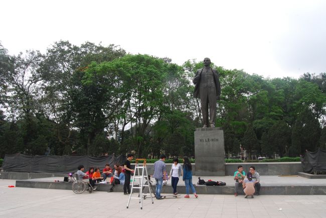 ベトナム社会主義共和国と知っているつもりだが、<br /><br />レーニン像にはちょっと違和感を覚える。